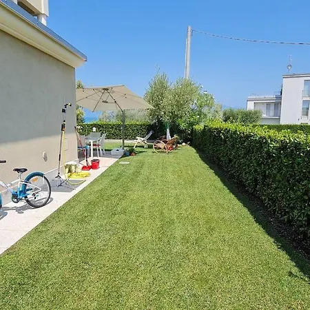 Flat Front Lake With Swimming Pool, Ground Floor Peschiera del Garda
