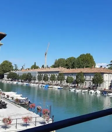 Flat Front Lake With Swimming Pool, Ground Floor Apartment *