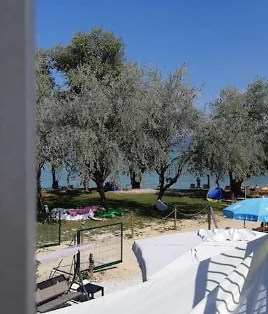 Flat Front Lake With Swimming Pool, Ground Floor *