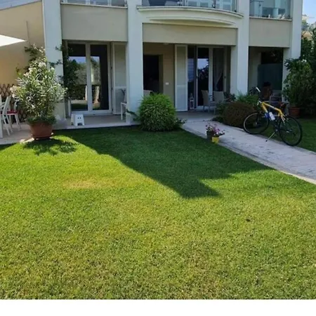Apartamento Flat Front Lake With Swimming Pool, Ground Floor Peschiera del Garda